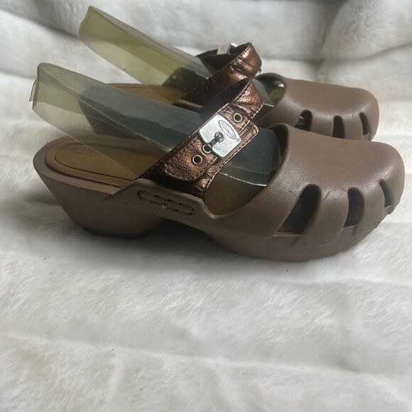 Dr Scholl’s nurse’s clogs tan with bronze strap size 10 - Picture 1 of 12